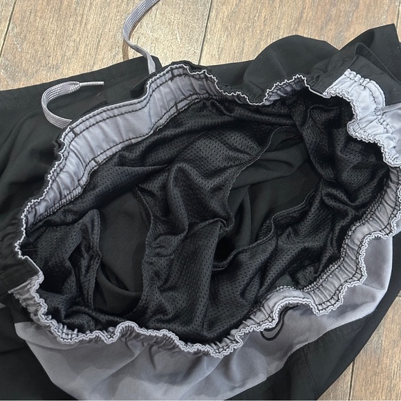 Nike Swim Trunks Men’s Size Large Black Grey Mesh Lined - Picture 3 of 6